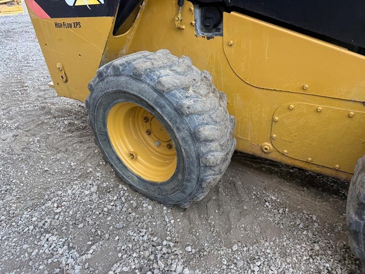 2014-caterpillar-262d-image-13