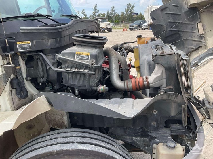 2018-international-durastar-4300-image-9