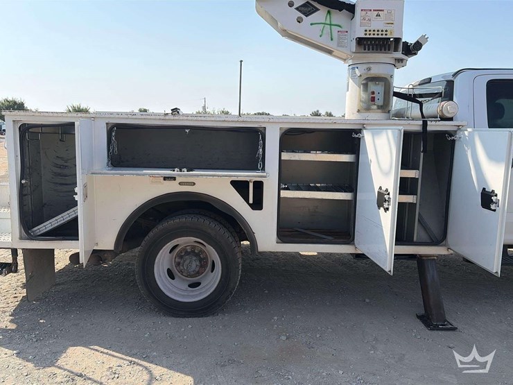 2017-ford-f550-image-13