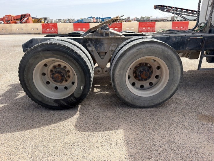 2015-kenworth-t880-image-4