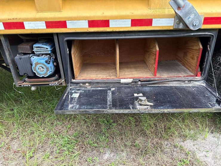 2006-ford-f650-image-28
