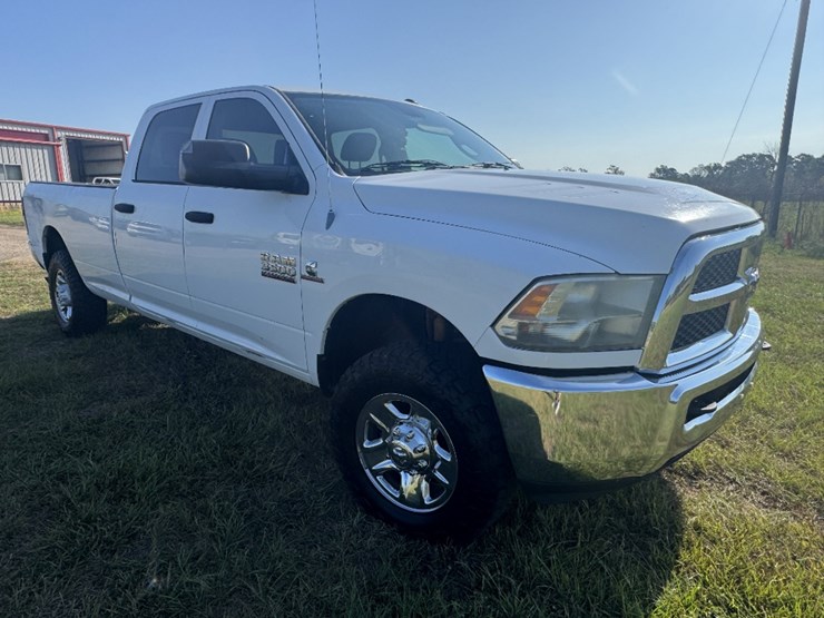 2013-dodge-3500hd-image-2