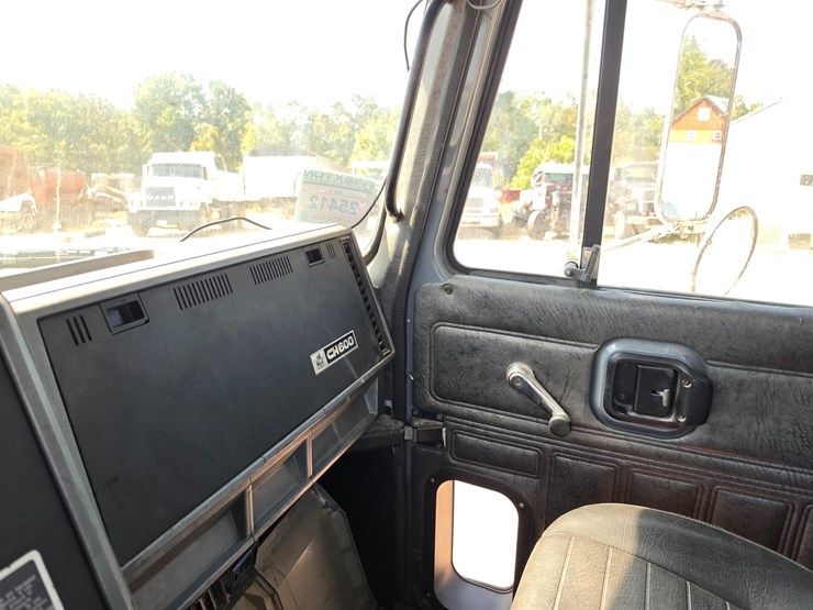 1997-mack-ch600-image-82