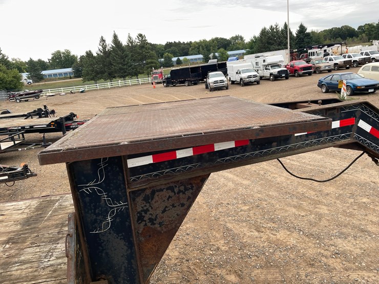#1349-•-2014-pj-gooseneck-trailer-(has-mn-title)-image-18