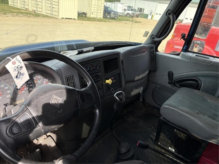 2005-international-durastar-4300-image-10
