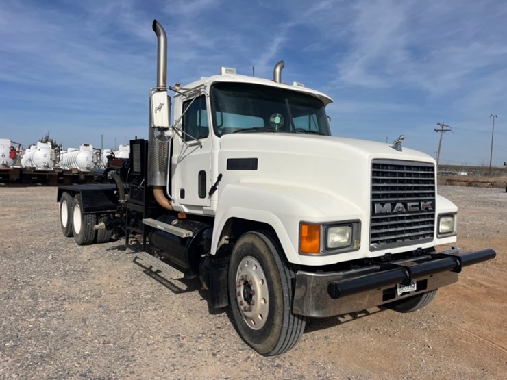 2002-mack-ch613-image-3
