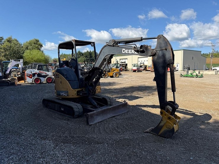 2016-deere-35g-image-6