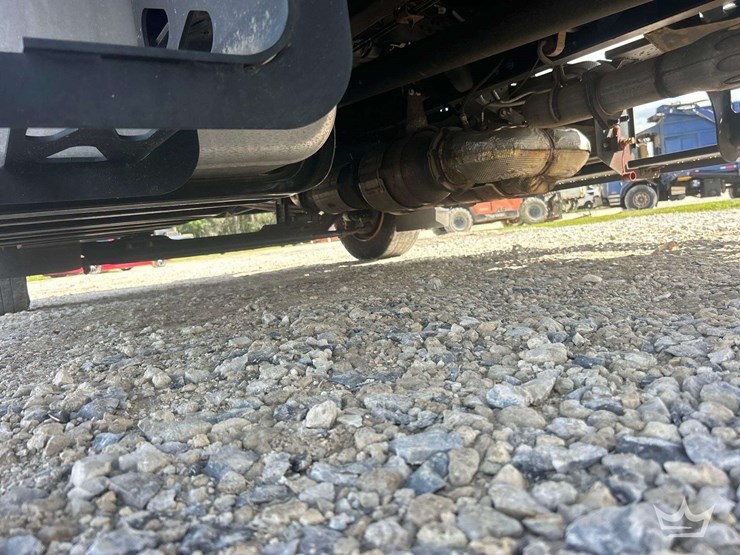 2017-ford-f650-image-16