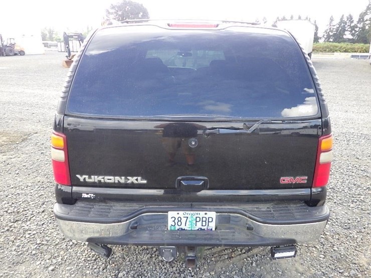 2002-gmc-yukon-xl-image-4