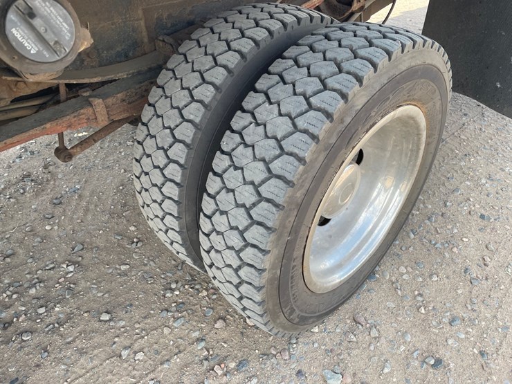 2003-ford-f550-image-13
