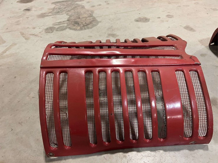 (2)-grilles-and-nose-pieces-for-a-300-or-350-farmall-tractors-image-8