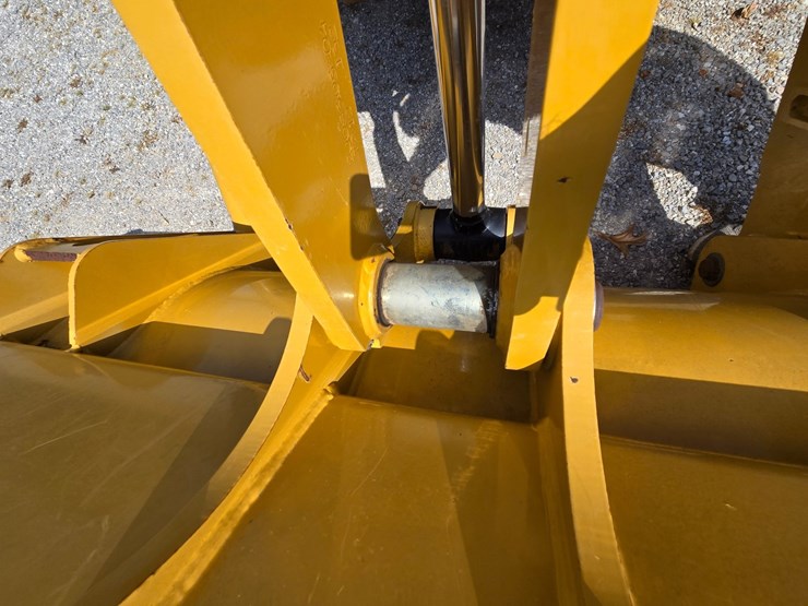 caterpillar-420e-image-95