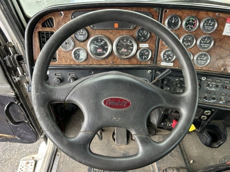 2001-peterbilt-357-image-16