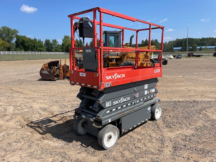 #1000-•-2020-skyjack-scissor-lift-image-1