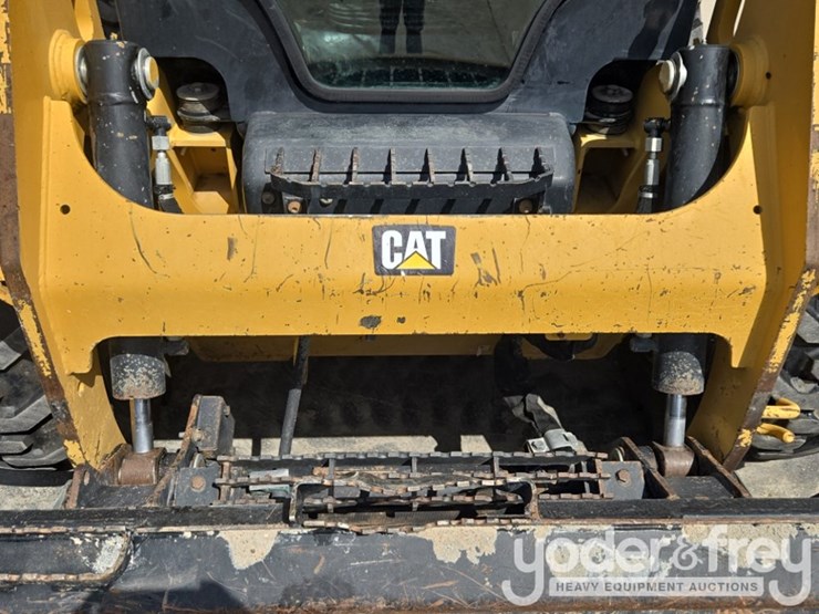 2019-caterpillar-226d-image-16