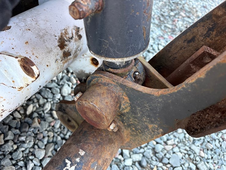 2019-bobcat-t595-image-32