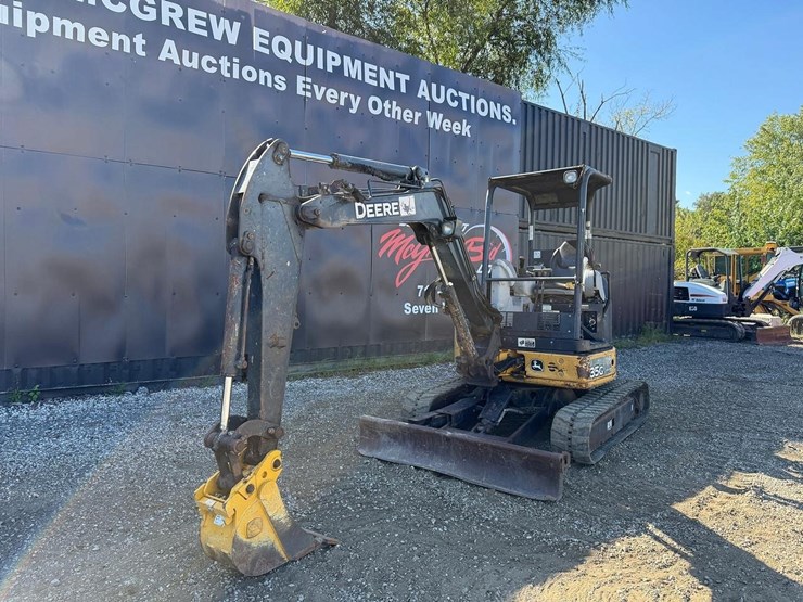 2016-deere-35g-image-7
