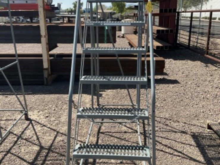 uline-easy-50-portable-stairs-image-3