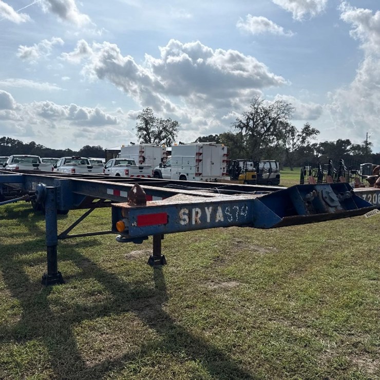 1972 STRICK CONTAINER CHASSIS