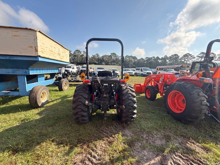 new-holland-workmaster-35-image-5