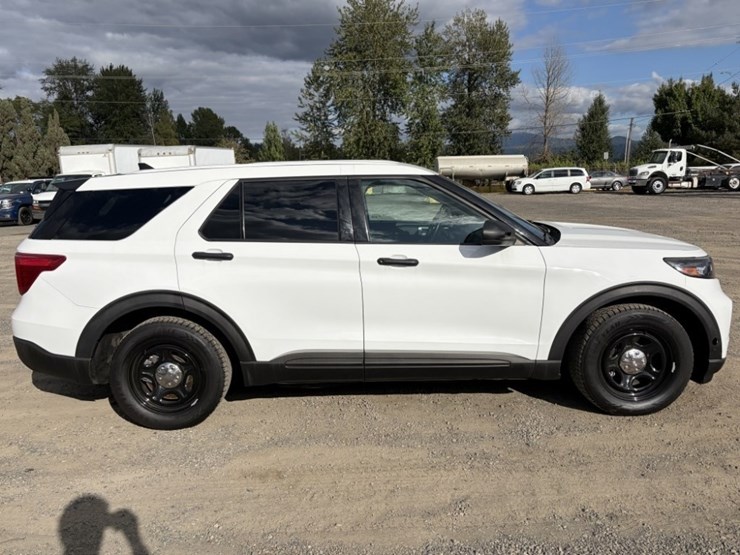 2020-ford-explorer-image-3