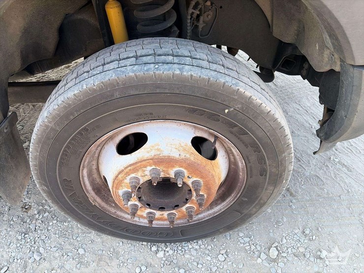 2017-ford-f550-image-19