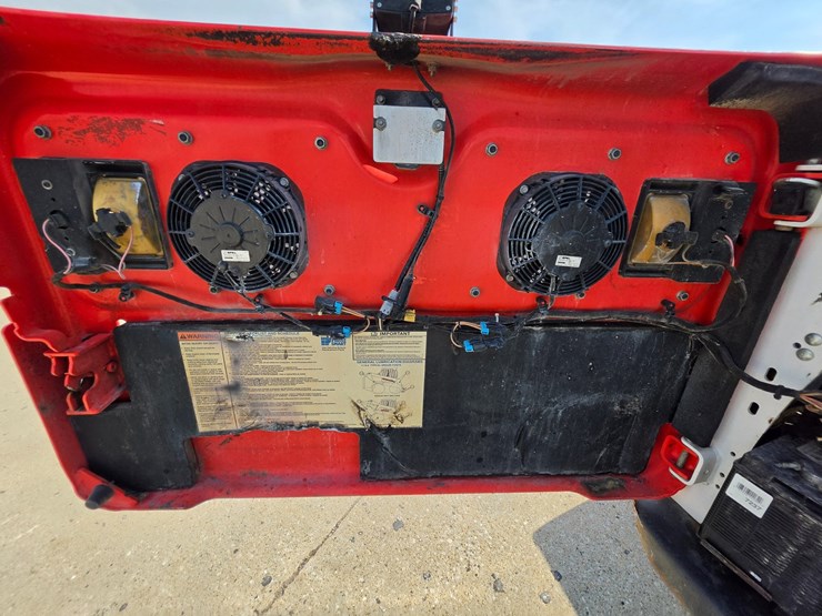 2022-bobcat-t770-image-19