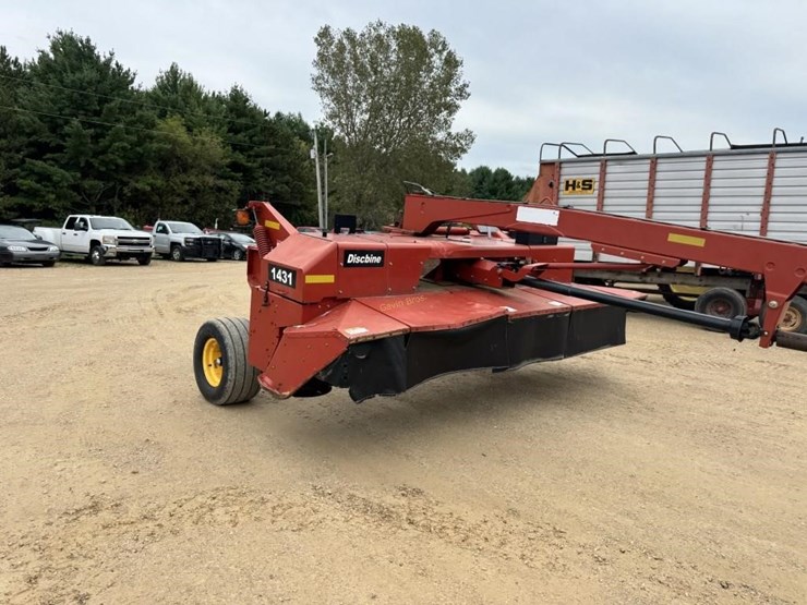 new-holland-1431-image-2