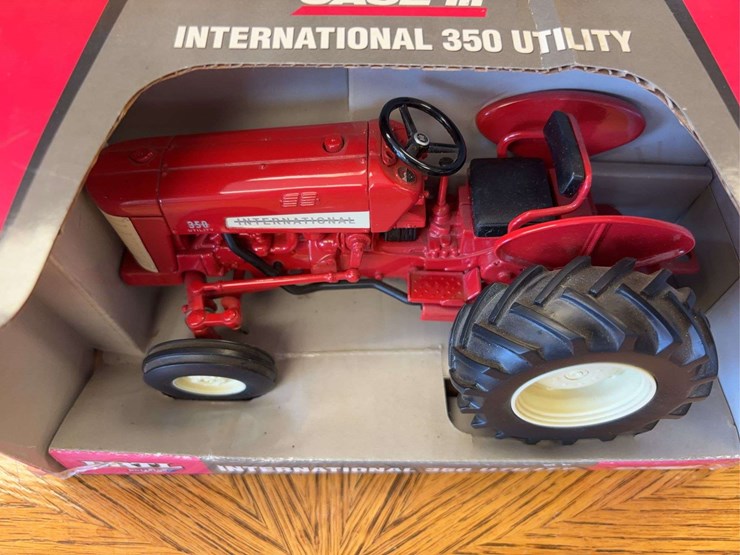 1/16-international-350-utility-image-3