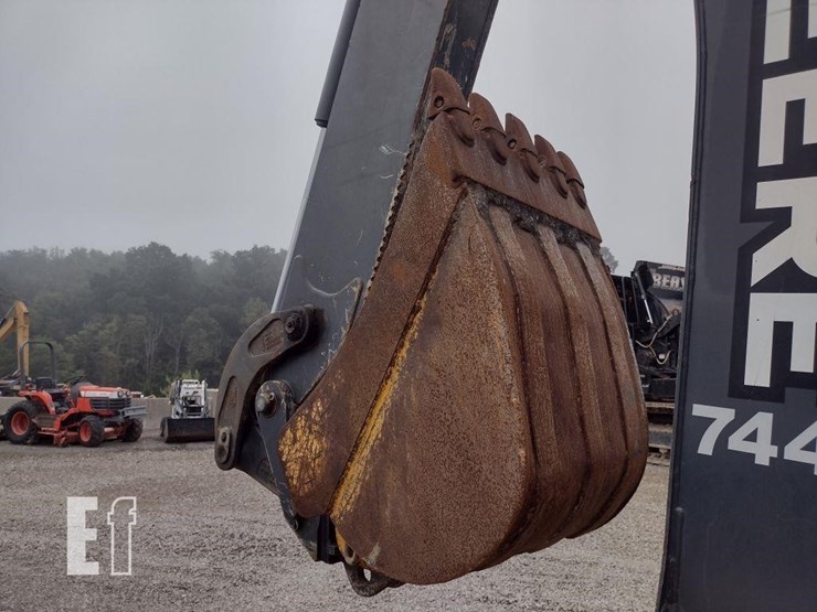 deere-410l-image-31