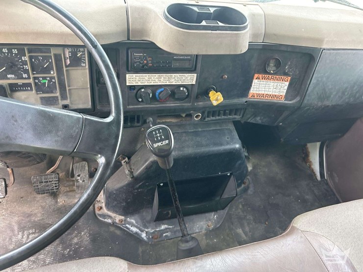 2001-international-4800-image-17
