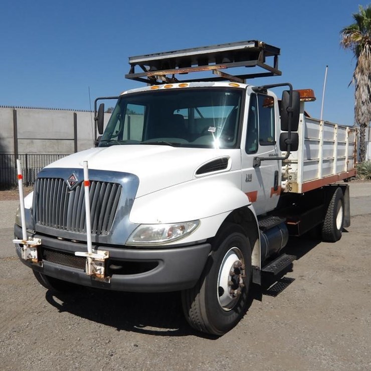 2004 INTERNATIONAL DURASTAR 4300