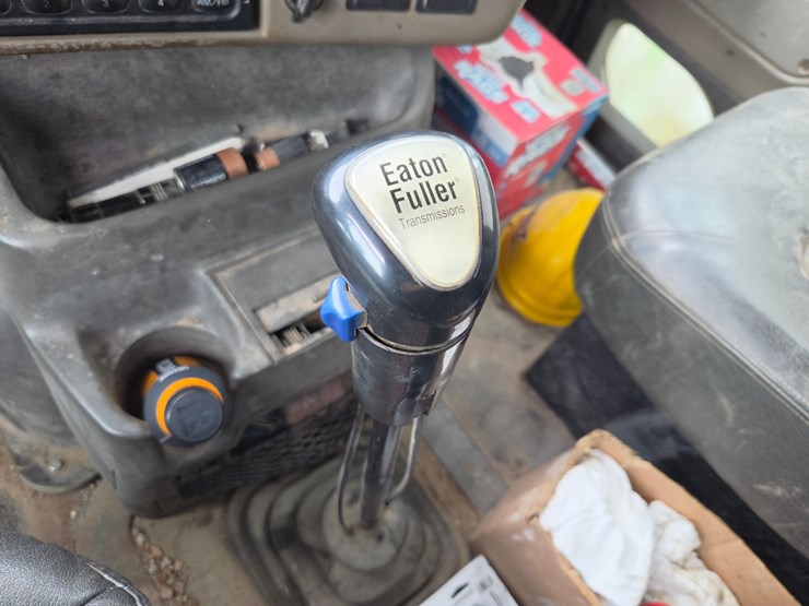 #3224-•-2006-sterling-st-9500-quad-axle-dump-truck-image-56
