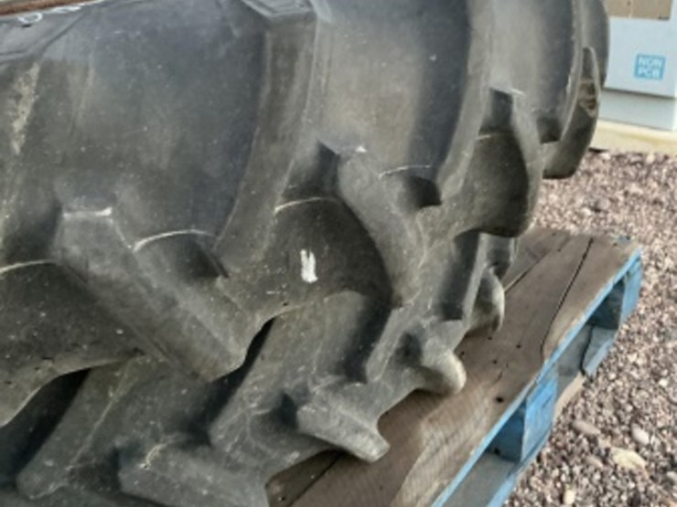 (2)-equipment-wheels-w/-tires-image-4