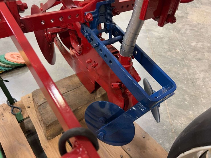 international-harvester-c251-two-row-fast-hitch-planter-image-31