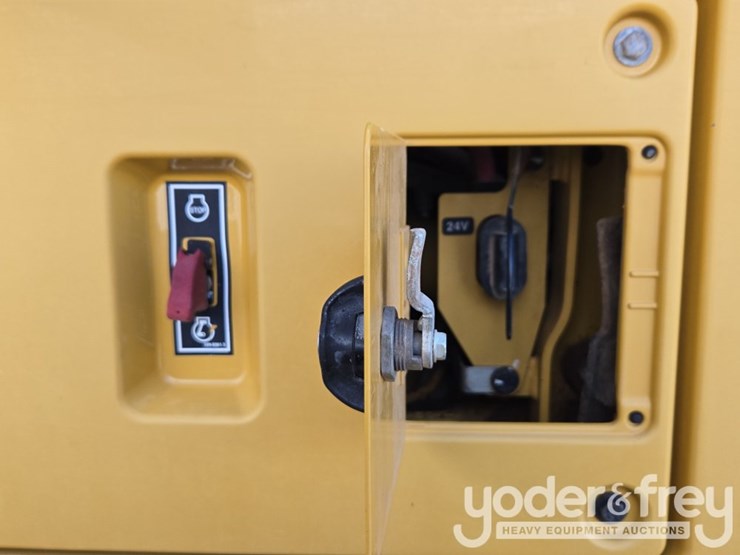 2015-caterpillar-140m3-awd-image-52