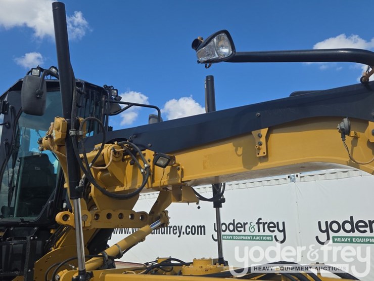 2015-caterpillar-140m3-awd-image-25
