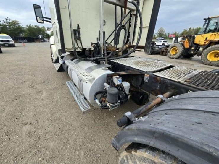 2016-kenworth-t680-image-23