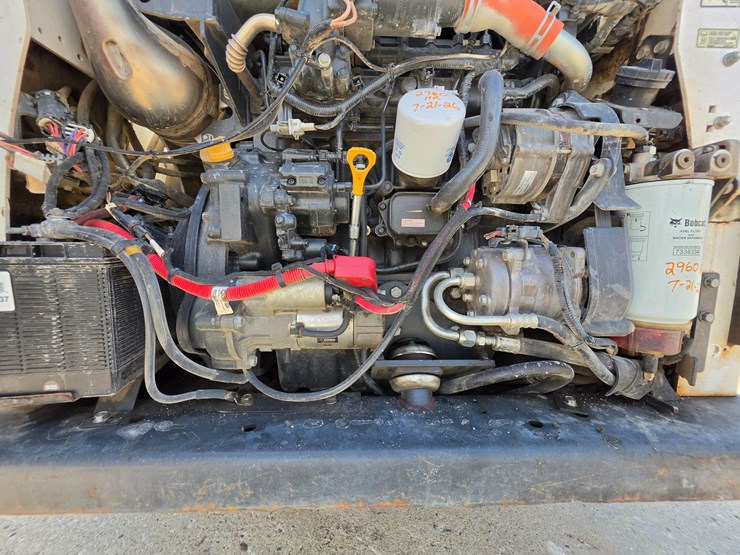 2022-bobcat-t770-image-15
