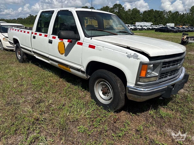 2000-chevrolet-3500-image-2