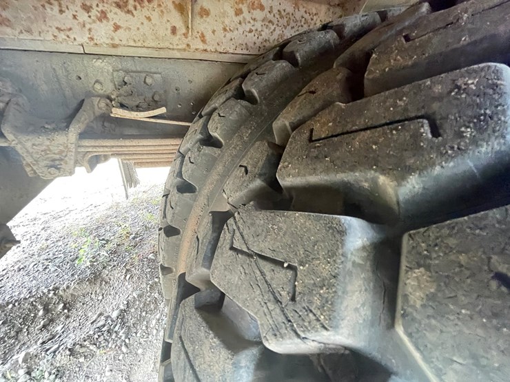 #1466-•-2003-chevrolet-c7500-fuel-and-lube-truck-(has-wy-title)-image-38