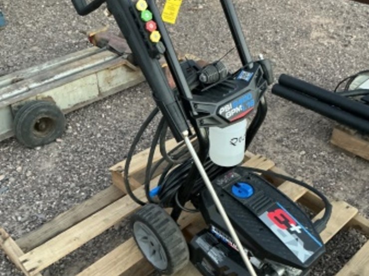 2400-psi-electric-pressure-washer-image-2