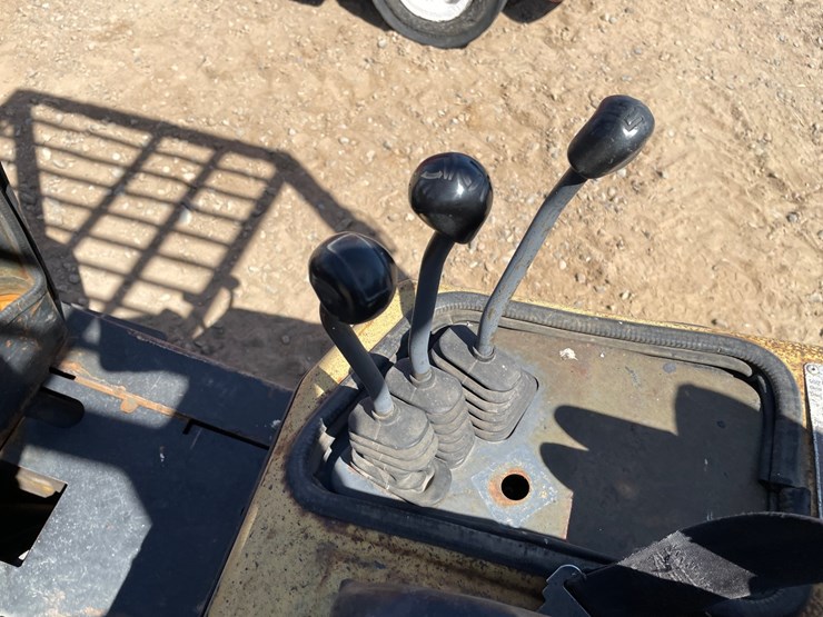 #1056-•-yale-forklift-image-14