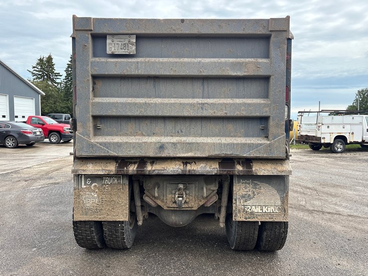 #3224-•-2006-sterling-st-9500-quad-axle-dump-truck-image-4