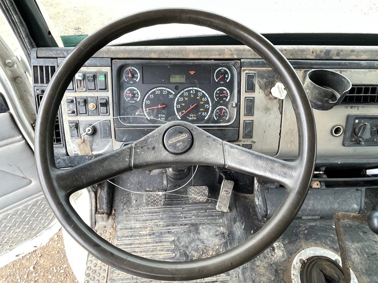 #1458-•-2001-freightliner-flatbed-truck-with-vac-excavator-system-(has-mn-title)-image-30