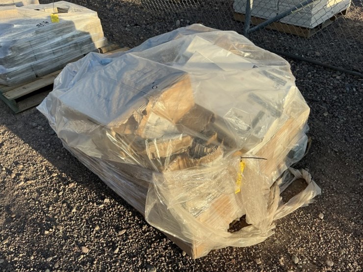 pallet-of-asst-electrical-hardware-&-lighting-image-2