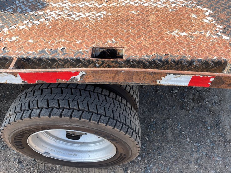 #1485-•-2016-ram-5500-flatbed-truck-(has-mn-salvage-title)-image-13