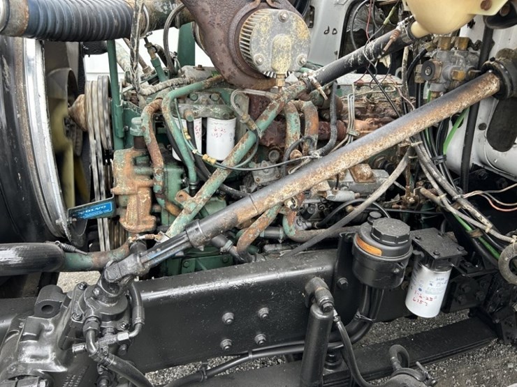 1995-white-gmc-wb-t/a-garbage-truck-image-35