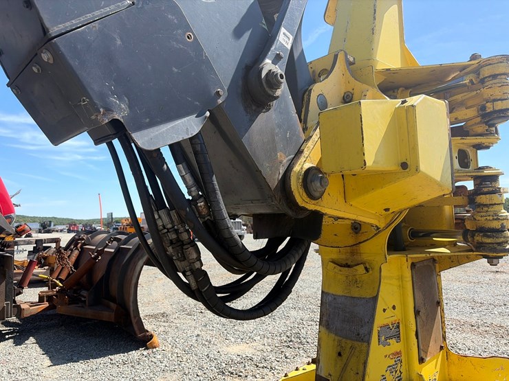 2015-deere-853m-image-19
