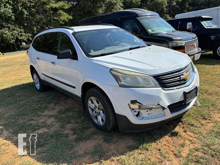 2016-chevrolet-traverse-ls-image-4